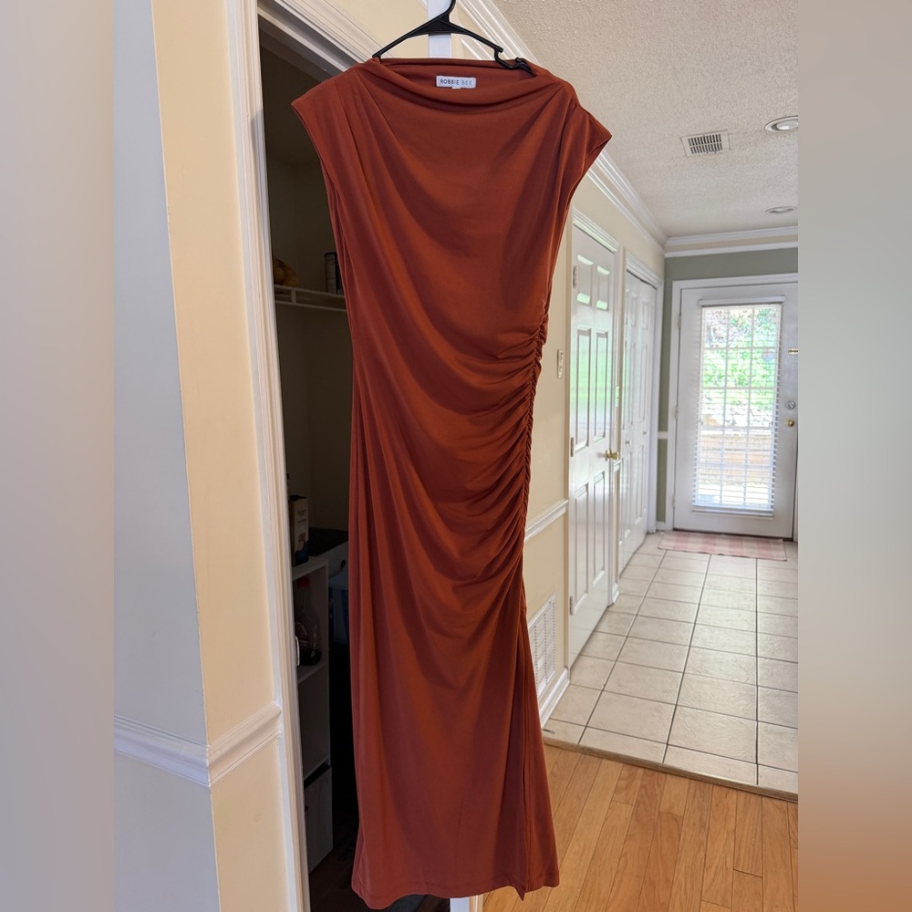 Robbie Bee Rust Midi Dress